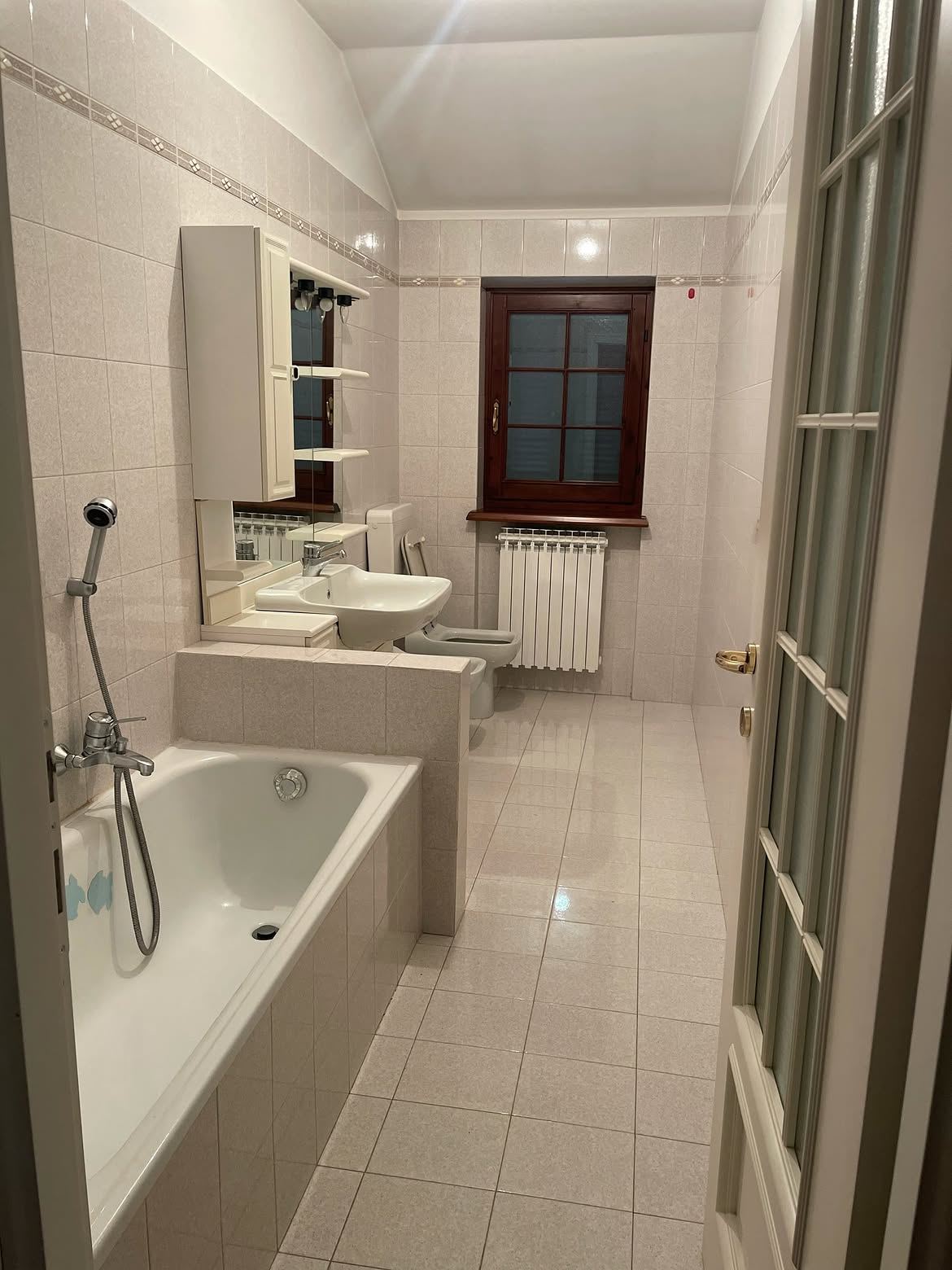 Bagno prima della ristrutturazione